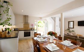 'Orchard Croft Lodge - Chichester', Book-Direct, New Home 1,367 Sq' Ft' , Can Sleep 8 On Request , Split & Link 'Super King' Size Beds, Free Wi-Fi, Sky Tv & Sky Sports, 9 - Minutes From West Wittering Beach, Very Quiet Location, Dog Friendly